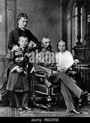 Zar Alexander II., Prinzessin Katharina Dolgorukova mit ihren Kindern George und Olga. Stockfoto