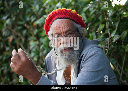 Blue Mountain, St. Andrew/Jamaika - Februar 2, 2019: Portrait eines älteren Rastafari am Rasta Dorf St. Andrew, Jamaika Stockfoto