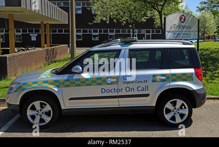 GP außerhalb der Geschäftszeiten service Auto, Urgent Care 24, Cheshire und Merseyside Behandlungszentrum, Halton Krankenhaus, Runcorn, Cheshire, North West England WA 7 2 HH Stockfoto