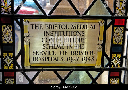 Glasmalerei Inschrift, die Kathedrale von Bristol, Dom Kirche der heiligen und ungeteilten Dreifaltigkeit, College Green, Bristol, BS1 5TJ Stockfoto