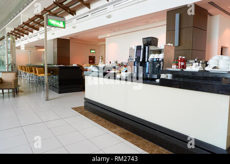 DUBAI, VAE - ca. November 2016: Marhaba Lounge im Internationalen Flughafen von Dubai. Stockfoto