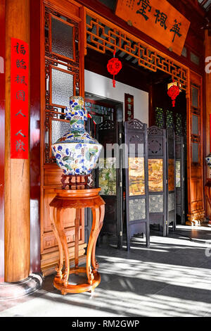 Innenraum Gitterwerk und Keramik, Dr. Sun Yat Sen Park und klassischen chinesischen Garten, Vancouver, British Columbia, Kanada Stockfoto