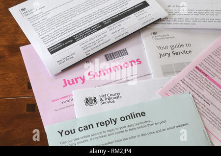 Jury Ladung Brief mit Allgemeine Informationen Formulare, England, Großbritannien Stockfoto