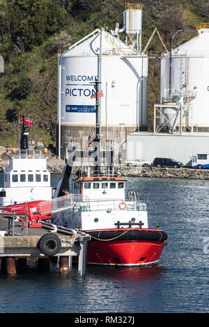 Picton, Neuseeland - 25 August, 2017: waitohi Wharf ist ein Allzweck-Server mit Finger Wharf überwiegend von Roll-on-roll-off Schiffe und Kreuzfahrtschiffe verwendet Stockfoto