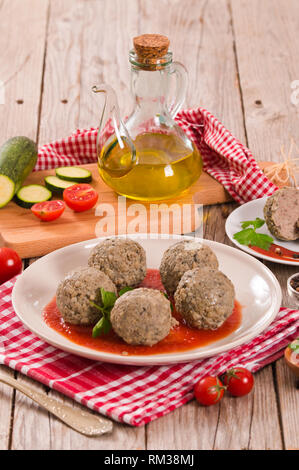 Hackfleischbällchen mit Tomatensauce. Stockfoto