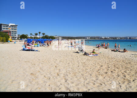 Ayia Napa, Zypern - 1. November. 2018. Allgemeine Ansicht schöne Makronissos Beach Resort Stockfoto