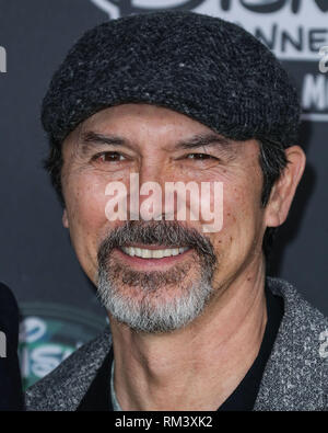 Los Angeles, North Hollywood, Vereinigte Staaten. 12 Feb, 2019. Los Angeles, North Hollywood, Los Angeles, CA, USA - 12. Februar: Schauspieler Lou Diamond Phillips kommt an der Los Angeles Premiere des Disney Channel's "Kim Possible" am Saban Media Center auf dem Fernsehen Akademie am Februar 12, 2019 in North Hollywood, Los Angeles, Kalifornien, Vereinigte Staaten. (Foto von Xavier Collin/Image Press Agency) Stockfoto