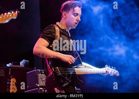 Mailand, Italien. 12 Feb, 2019. Die Englische indie rock Band BLOXX führt live auf der Bühne Fabrique Eröffnung der Show von Wombats. Credit: Rodolfo Sassano/Alamy leben Nachrichten Stockfoto