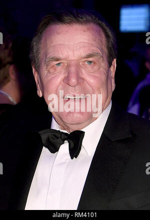 Berlin, Deutschland. 11 Feb, 2019. Der ehemalige deutsche Bundeskanzler Gerhard Schröder (SPD) ist auf der "Cinema for Peace Gala" im Westhafen Event & Convention Center. Quelle: Britta Pedersen/dpa/Alamy leben Nachrichten Stockfoto