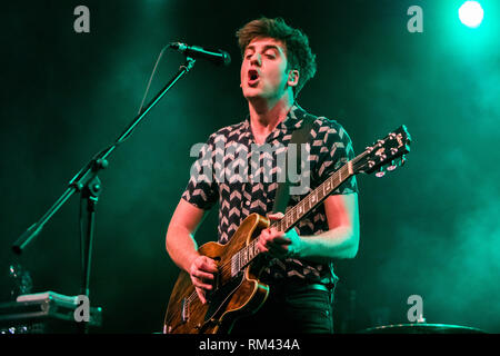 Mailand, Italien. 12 Feb, 2019. Die Englische indie rock Band CIRCA WELLEN führt live auf der Bühne Fabrique öffnen die Show der Wombats. Credit: Rodolfo Sassano/Alamy leben Nachrichten Stockfoto