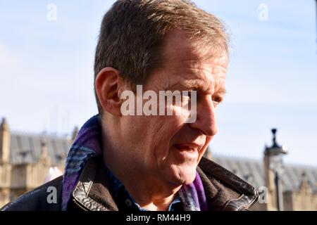 Westminster, London, Großbritannien. 13 Feb, 2019. Alastair Campbell met Pro EU Protesters, Houses of Parliament, Westminster, London.UK Credit: michael Melia/Alamy leben Nachrichten Stockfoto