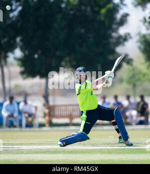 Muscat, Oman. 13 Feb, 2019. Bild zeigt: Irland Kapitän, Paul Stirling, auf seinem Weg zu einer feinen 71 wie Irland nehmen auf Oman am ersten Tag des Oman viereckigen Serie. Credit: Ian Jacobs/Alamy leben Nachrichten Stockfoto