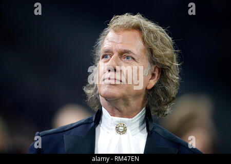 Amsterdam, Niederlande. 13 Feb, 2019. AMSTERDAM, Ajax - Real Madrid, Fussball, Champions League Saison 2018/2019, 13-02-2019, Johan Cruijff Arena. Andre Rieu vor dem Spiel Ajax - Real Madrid. Credit: Pro Schüsse/Alamy leben Nachrichten Stockfoto