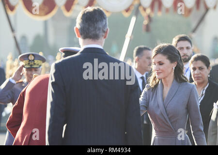 Rabat, Marokko. 13 Feb, 2019. Queen Letizia von Spanien Ankunft im Royal Palace für eine begrüßungszeremonie am 13. Februar 2019 in Rabat, Marokko. Die spanischen Royals sind auf einem zweitägigen Besuch in Marokko Credit: Jack Abuin/ZUMA Draht/Alamy leben Nachrichten Stockfoto