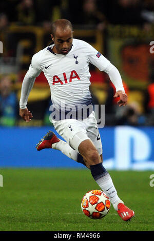 London, Großbritannien. 13 Feb, 2019. Lucas Moura von Tottenham Hotspur in Aktion. UEFA Champions League, Achtelfinale, Hinspiele übereinstimmen, Tottenham Hotspur v Borussia Dortmund im Wembley Stadion in London am Mittwoch, 13. Februar 2019. Dieses Bild dürfen nur für redaktionelle Zwecke verwendet werden. Nur die redaktionelle Nutzung, eine Lizenz für die gewerbliche Nutzung erforderlich. Keine Verwendung in Wetten, Spiele oder einer einzelnen Verein/Liga/player Publikationen. pic von Steffan Bowen/Andrew Orchard sport Fotografie/Alamy Live news Credit: Andrew Orchard sport Fotografie/Alamy leben Nachrichten Stockfoto