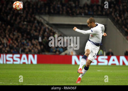 London, Großbritannien. 13 Feb, 2019. Lucas Moura von Tottenham Hotspur nimmt einen Schuß am Ziel. UEFA Champions League, Achtelfinale, Hinspiele übereinstimmen, Tottenham Hotspur v Borussia Dortmund im Wembley Stadion in London am Mittwoch, 13. Februar 2019. Dieses Bild dürfen nur für redaktionelle Zwecke verwendet werden. Nur die redaktionelle Nutzung, eine Lizenz für die gewerbliche Nutzung erforderlich. Keine Verwendung in Wetten, Spiele oder einer einzelnen Verein/Liga/player Publikationen. pic von Steffan Bowen/Andrew Orchard sport Fotografie/Alamy Live news Credit: Andrew Orchard sport Fotografie/Alamy leben Nachrichten Stockfoto