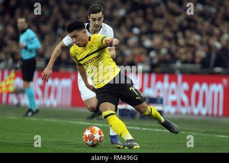 London, Großbritannien. 13 Feb, 2019. Jadon Sancho von Borussia Dortmund in Aktion. UEFA Champions League, Achtelfinale, Hinspiele übereinstimmen, Tottenham Hotspur v Borussia Dortmund im Wembley Stadion in London am Mittwoch, 13. Februar 2019. Dieses Bild dürfen nur für redaktionelle Zwecke verwendet werden. Nur die redaktionelle Nutzung, eine Lizenz für die gewerbliche Nutzung erforderlich. Keine Verwendung in Wetten, Spiele oder einer einzelnen Verein/Liga/player Publikationen. pic von Steffan Bowen/Andrew Orchard sport Fotografie/Alamy Live news Credit: Andrew Orchard sport Fotografie/Alamy leben Nachrichten Stockfoto