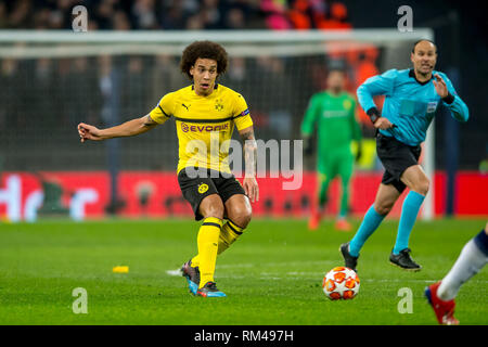 London, Großbritannien. 13 Feb, 2019. Axel Witsel von Borussia Dortmund während der UEFA Champions League Runde 16 Übereinstimmung zwischen den Tottenham Hotspur und Borussia Dortmund im Wembley Stadion, London, England am 13. Februar 2019. Foto von salvio Calabrese. Nur die redaktionelle Nutzung, eine Lizenz für die gewerbliche Nutzung erforderlich. Keine Verwendung in Wetten, Spiele oder einer einzelnen Verein/Liga/player Publikationen. Credit: UK Sport Pics Ltd/Alamy leben Nachrichten Stockfoto