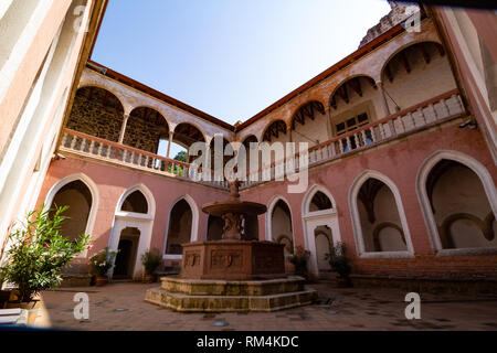 Renaissance Königspalast in Visegrad, Ungarn, Innenhof mit Marmorbrunnen (genannt Herkules-kut), erbaut im 14-15. Jahrhundert Stockfoto