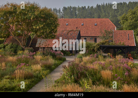 Piet Oudolf an seinem hummelo Garten. Ich habe viele mehr von seinem schönen Garten, das ist nur eine kleine Auswahl. Stockfoto