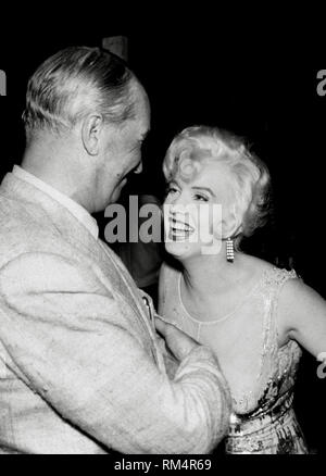Maurice Chevalier, Marilyn Monroe, "Manche mögen's heiß" (1959), United Artists Datei Referenz # 33751 089 THA Stockfoto