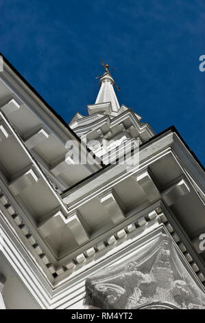 Spire an einem Gebäude, Low Angle View weiß lackiert Kirche in New Hampshire Stockfoto