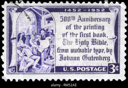 USA - ca. 1952: einen Stempel in den USA gedruckt 500 Anniv gewidmet. Der Druck des 1. Buch, die Bibel, durch Johann Gutenberg, ca. 1952 Stockfoto