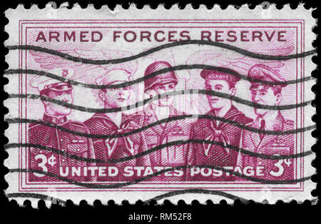 USA - ca. 1955: einen Stempel in den USA gedruckten zeigt die Marine, Küstenwache, die Armee, die Marine und Luftwaffe Personal, ca. 1955 Stockfoto