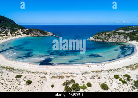 Panoramablick auf das Luftbild von voidokilia Strand, einem der besten Strände im mediterranen Europa, schöne Lagune von Voidokilia aus der Sicht Stockfoto