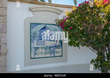 Eingang von Quinta Do Miradouro Das Weingut, das ist die Heimat von Sir Cliff Richardâ € ™ s Adega do Cantor Weingut Portugal Stockfoto