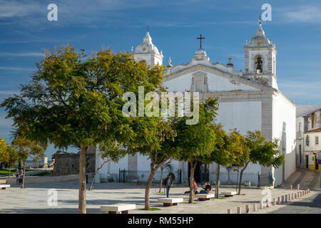 Die Kirche von Santa Maria (Igreja de Santa Maria), auf dem Hauptplatz Praca Infante Dom Henrique Lagos Algarve Portugal Stockfoto