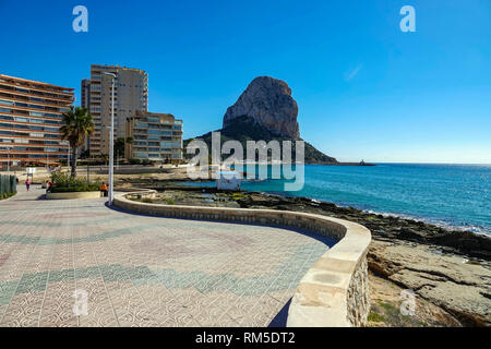 Die peno d'Ifach in der beliebten spanischen Tourist Resort in Calpe, Valencia, Spanien Stockfoto