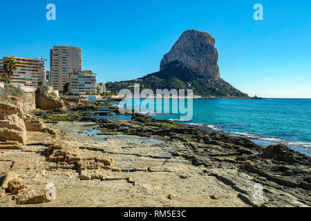 Die peno d'Ifach in der beliebten spanischen Tourist Resort in Calpe, Valencia, Spanien Stockfoto