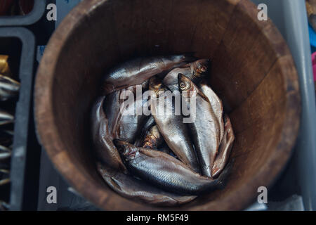 Hering in einem holzschaft - Meer Fisch. Stockfoto