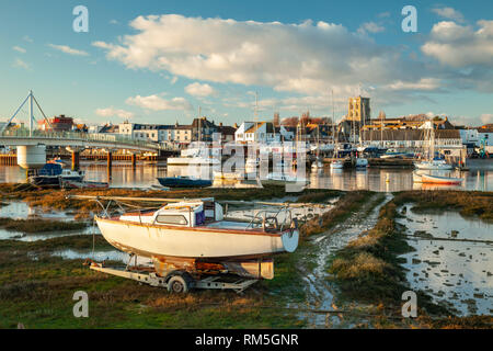 Winter am Nachmittag auf dem Fluss Adur in Shoreham-by-Sea, West Sussex. Stockfoto