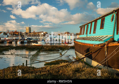 Winter am Nachmittag auf dem Fluss Adur in Shoreham-by-Sea, West Sussex. Stockfoto