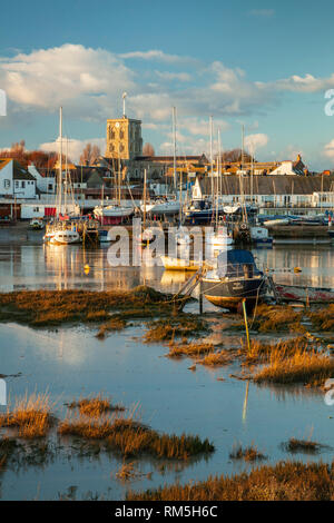 Winter am Nachmittag auf dem Fluss Adur in Shoreham-by-Sea, West Sussex. Stockfoto