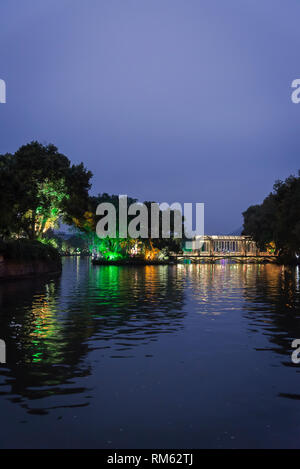 Brücke aus Glas auf dem Banyan Lake, Guilin, Guangxi Provinz, China Stockfoto