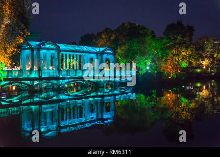 Brücke aus Glas auf dem Banyan Lake, Guilin, Guangxi Provinz, China Stockfoto