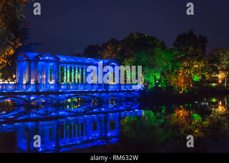 Brücke aus Glas auf dem Banyan Lake, Guilin, Guangxi Provinz, China Stockfoto