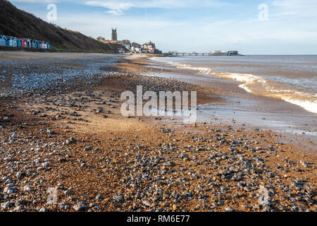 Reihen von Strand Hütten am Meer in cromer Norfolk Coast Stockfoto