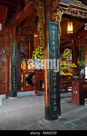 Hanoi, Vietnam - am 16. Dezember 2017. Die historische Quan Thanh Tempels in der Ba Dinh District, Hanoi, Vietnam. Der Tempel, der auch als Tran Vo Templ bekannt Stockfoto