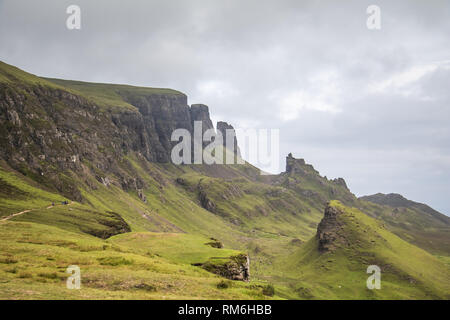 Die quiraing liegt im Norden der Insel Skye auf der Trotternish Ridge. Die Landschaft ist spektakulär und die Felsformationen sind nicht von dieser Welt Stockfoto