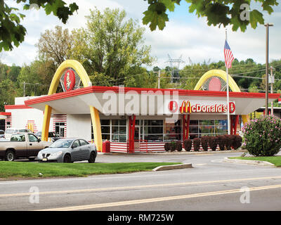 Retro McDonald's Restaurant in Baldwinsville, New York, 2018 Stockfoto