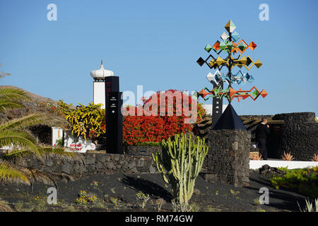 Juguete del viento, / des Windes Skulptur von Cesar Manrique, Vulkanhaus, Garten, Fundación César Manrique, Museum, La Asomada, Lanzarote Stockfoto