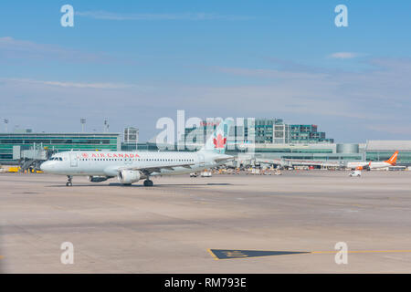 Toronto, SEP 31: Außenansicht des Toronto Pearson International Flughafen und Air Canada Flugzeug auf Sep 31, 2018 in Toronto Stockfoto