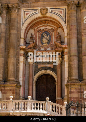 Grand verzierten barocken Stil West Tür, außen Kathedrale Basilica, Malaga, Andalusien, Spanien Stockfoto