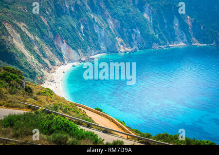 Petani Beach, Insel Kefalonia, Griechenland. Atemberaubende Aussicht auf das Petani Bay in der griechischen Insel Kefalonia. Stockfoto