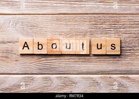 Über uns Wort auf Holz Block geschrieben. Über uns Text auf Holz- Tabelle für Ihr Design, Konzept. Stockfoto