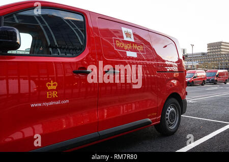 Royal Mail Lieferwagen im Depot, London England United Kingdom UK Stockfoto